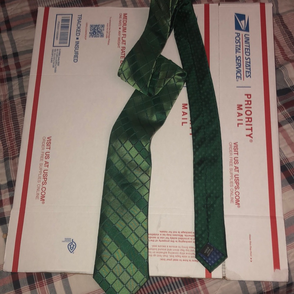 Perry Ellis green tie